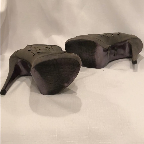 Grey suede peep toe bootie heels - Picture 5 of 5